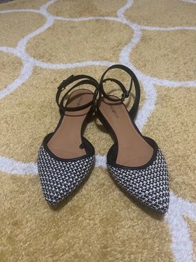 Black and White Wrap Ankle Flats